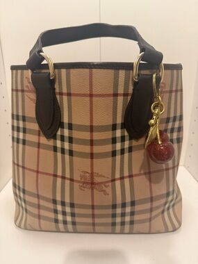 ✨ Authentic Burberry Nova Check Haymarket Tote ✨ COA included